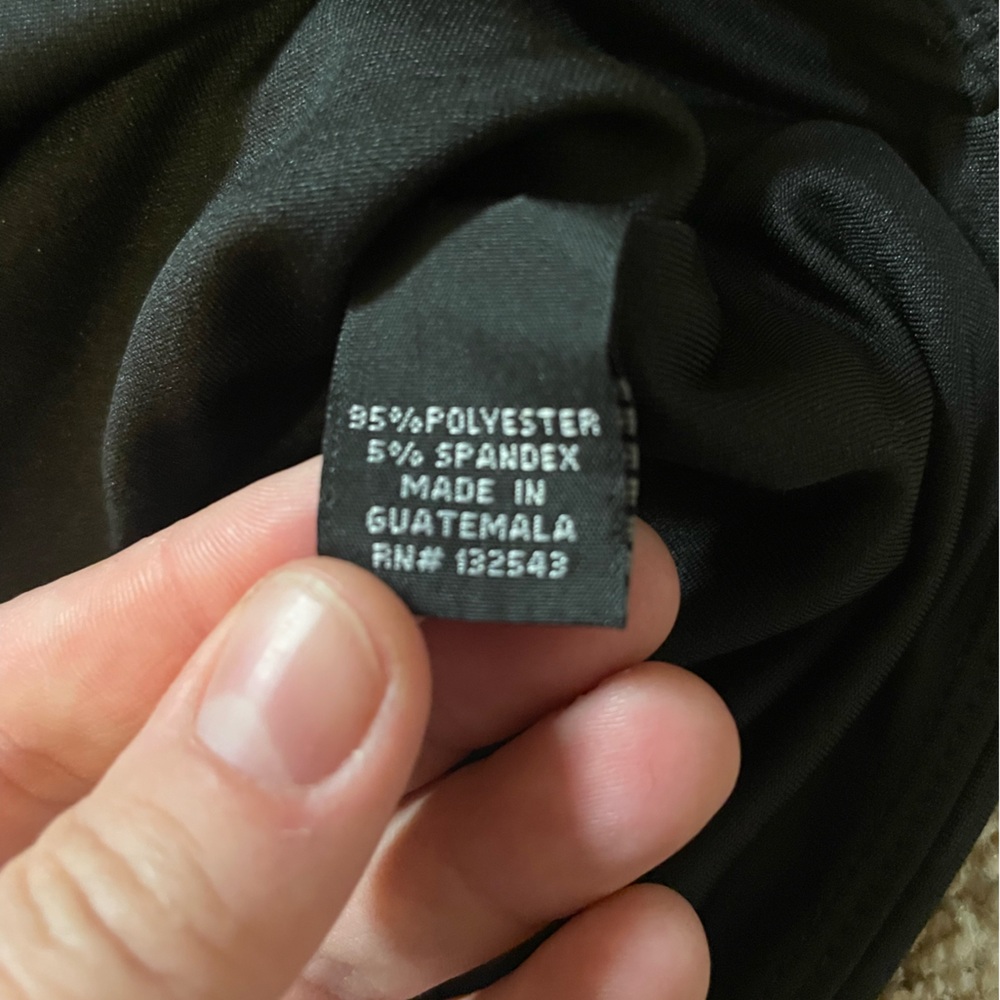 Black tank top - Picture 7 of 8